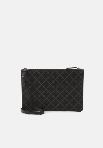 Μαύρο δερμάτινο clutch με υφή διαμαντιού, χρυσό φερμουάρ και αποσπώμενο λουράκι. Λείο φινίρισμα και ορθογώνιο σχήμα.