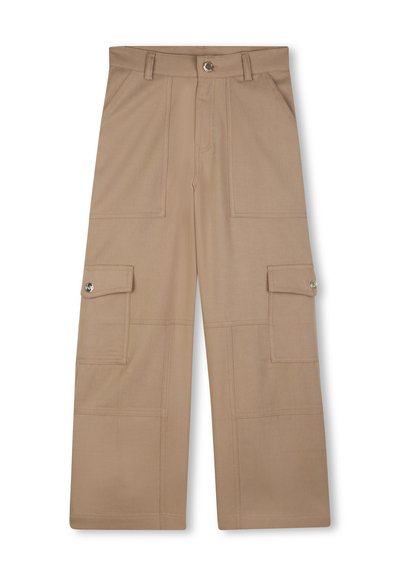 Pantaloni cargo beige in tessuto resistente, con ampie tasche frontali, design a gamba dritta e dettagli di cuciture visibili.