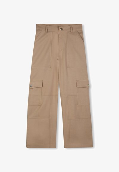 Pantaloni cargo beige in tessuto resistente, con ampie tasche frontali, design a gamba dritta e dettagli di cuciture visibili.