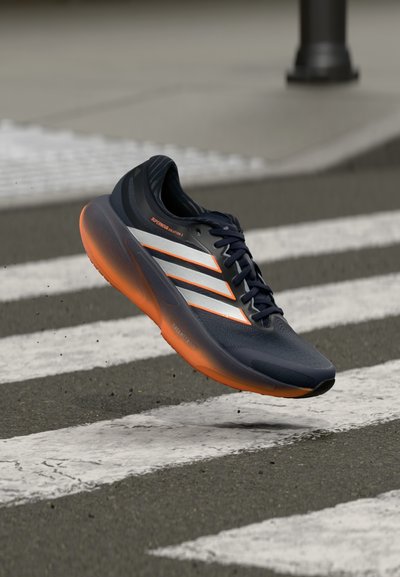 adidas Performance SUPERNOVA SOLUTION 3