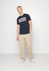 Jack & Jones ECORP LOGO SS O-NECK NOOS - T-shirt básica - navy blazer