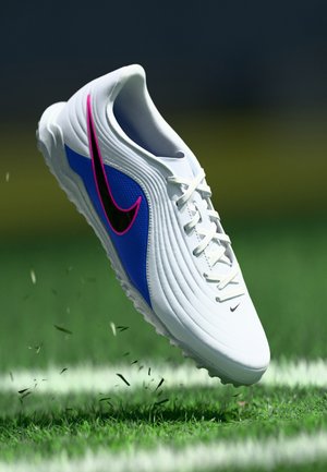 TIEMPO MAESTRO CLUB TF - Football boots artificial grass - white/black/racer blue/pink blast