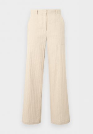 Pantalon beige taille haute à jambes larges avec passants pour ceinture et détails de coutures, présenté à plat sur un fond gris clair.