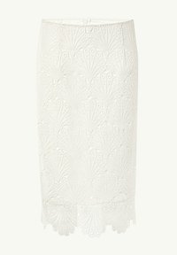 Jupe crayon blanche en dentelle avec un ourlet festonné, un motif floral complexe et une silhouette ajustée. Fermeture à l'arrière.
