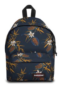 Marinblå ryggsäck med blommig och bladsprint. Har en framficka, ett handtag upptill och justerbara axelremmar. Tillverkad av hållbart tyg.