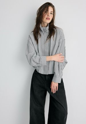 Stradivarius, OVERSIZE CHECK PRINT JACKET - Veste légère - black