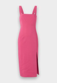 Robe rose ajustée avec de larges bretelles, décolleté carré, longueur genoux avec une fente sur le côté, fabriquée à partir d'un tissu lisse sans motifs visibles.