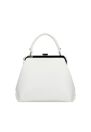 Sac à main en cuir blanc avec une armature structurée, une fermeture à fermoir et une poignée courte sur un fond uni.