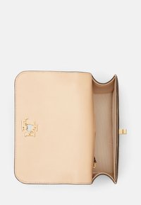 Lauren Ralph Lauren SOPHEE SHOULDER BAG MEDIUM - Cross body bag - warm almond