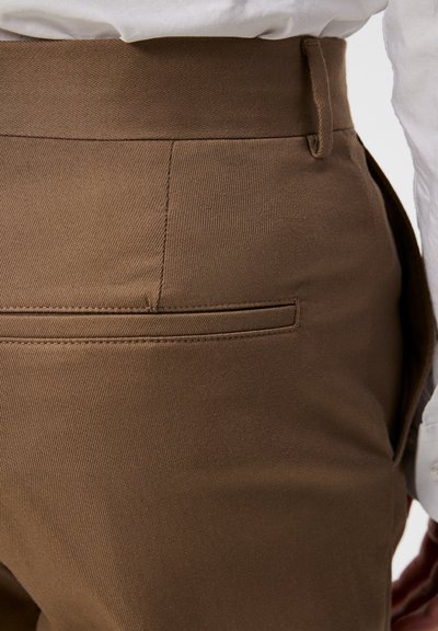 J.LINDEBERG TWILL - Tygbyxor - walnut