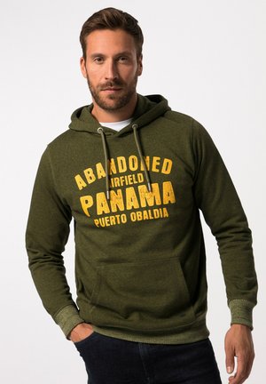 Felpa verde oliva con tasca a marsupio anteriore, cappuccio con cordino e testo giallo che recita "Abandoned Panama Puerto Obaldia". Materiale misto cotone.