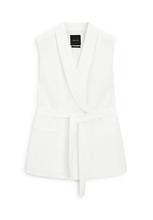 Weißes ärmelloses Top mit Wickeldesign, seitlichen Taschen, einem Bindegürtel in der Taille und einer glatten, strukturierten Stoffoberfläche.