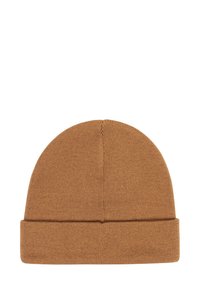 Bruine gebreide beanie met een ronde bovenkant en een opgerolde rand. Gemaakt van zacht materiaal met een gladde textuur. Eenvoudig, onversierd ontwerp.