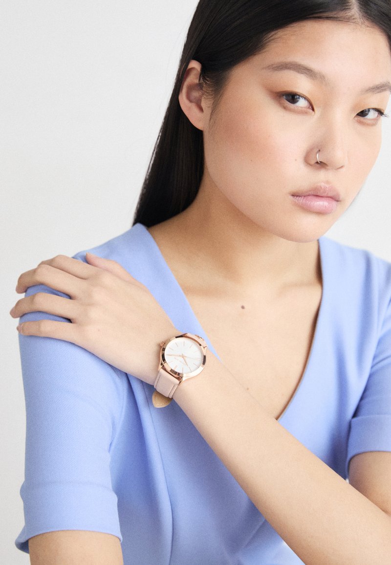 Michael Kors SLIM RUNWAY WATCH - Pulkstenis - nude
