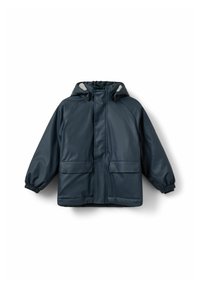 Giacca impermeabile blu navy con cappuccio, polsini elasticizzati, due tasche frontali e una superficie liscia e lucida. Presenta un rivestimento interno a contrasto.