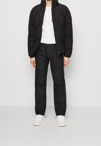Weekday Vaqueros rectos - black denim
