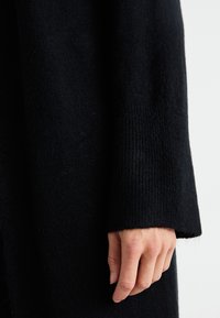 Vero Moda VMJUPITER OPEN  - Chaqueta de punto - black