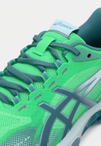 ASICS SONICSMASH - Παπούτσια πάντελ - vital green/misty pine