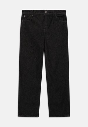 Jeans de mezclilla negros de pierna recta con cinco bolsillos, cierre de botón, presillas para cinturón y costuras visibles sobre un fondo blanco.