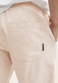 TOM TAILOR REGULAR - Shorts - silver ecru chambray