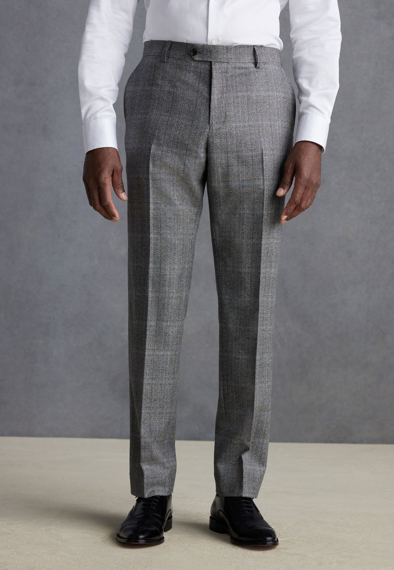 Gray plaid trousers made of structured fabric with a tailored fit, featuring double pleats and a waistband with metal hardware accents.
