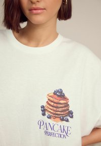 Next OVERSIZED  - Maglia del pigiama - white pancakes