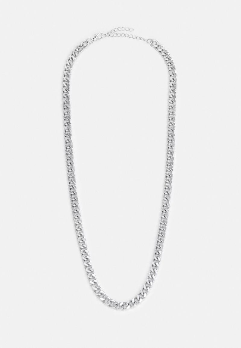 Collier en chaîne en métal argenté avec des maillons entrelacés, une texture lisse et un fermoir réglable pour personnaliser la longueur.