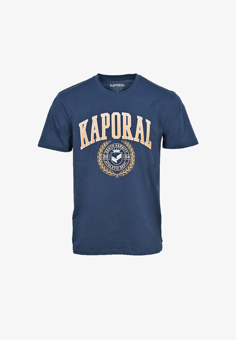 Marinblå t-shirt i bomull med en stor beige "KAPORAL"-logotyp och emblem med lagerbladsgrafik, korta ärmar och rund halsringning.