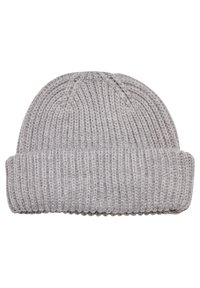 Căciulă tricotată gri, cu o manșetă largă ribbed, având o textură moale și vârful rotunjit. Potrivită pentru purtarea în vreme rece.