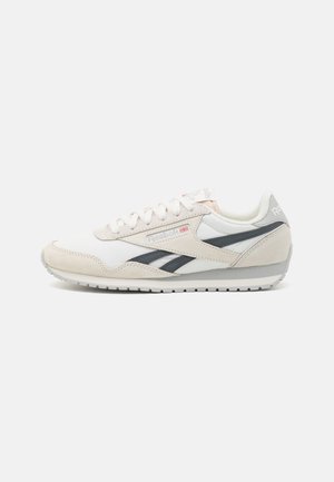 Sneakers - off-white