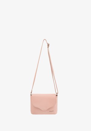 Rosafarbene Schultertasche aus Leder mit Klappenverschluss, glatter Textur, verstellbarem Riemen und geprägt eingearbeitetem Markenlogo auf der Vorderseite.