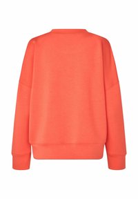 Felpa coral con colletto rotondo, spalle scese, maniche lunghe e polsini e orlo a coste. Texture liscia, colore uniforme, senza fantasie.