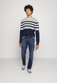 Nudie Jeans LEAN DEAN - Calças de ganga de perna direita - Blue Force