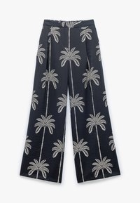 Zwarte wijde broek met witte palmboombroderie en verticale lijnen. Voorzien van een geplooid voorpaneel en een elastische tailleband voor comfort.