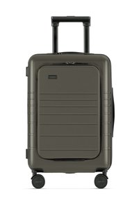 Valigia rigida compatta di colore verde oliva scuro. Presenta linee morbide, una tasca frontale con zip e quattro ruote per una facile mobilità.