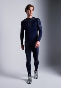 Pier One Sport THERMAL SEAMLESS SPORTS SET - TOP & LEGGINGS - Hosszú ujjú felső - dark blue