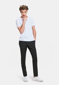 WE Fashion FUNDAMENTALS - Kostymbyxor - black