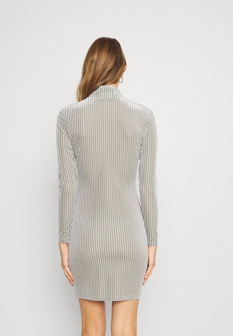 Damen Bekleidung | Han Kjøbenhavn HALF ZIP DRESS Etuikleid silver/silberfarben - MB71793 Damen Bekleidung | Han Kjøbenhavn HALF ZIP DRESS Etuikleid silver/silberfarben - MB71793
