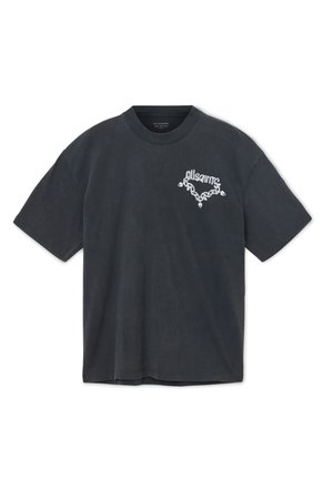 Donkere grijze katoenen t-shirt met korte mouwen, ronde halslijn en een wit tekstontwerp met een decoratief kettingpatroon aan de voorkant.