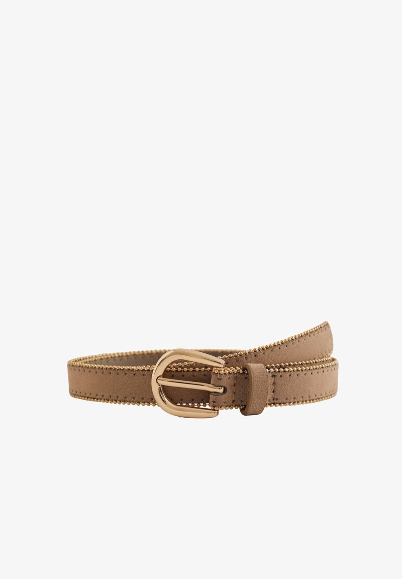 Ceinture en cuir brun avec boucle en métal doré, présentant un bord cousu et des ornements décoratifs en forme de perles le long de sa longueur.