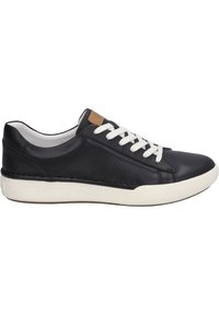 Baskets en cuir noir avec des lacets blancs et une semelle blanche texturée. Présente un accent beige sur le talon et un design épuré.