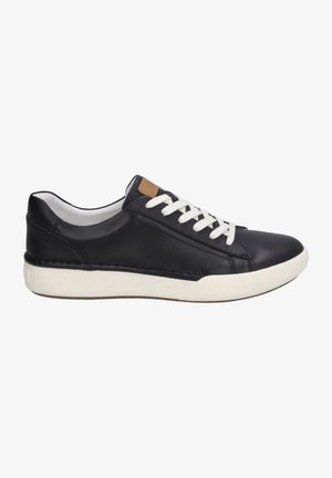 Zwarte leren sneaker met witte veters en een gestructureerde witte zool. Beschikt over een tan accent op de hiel en een gestroomlijnd ontwerp.