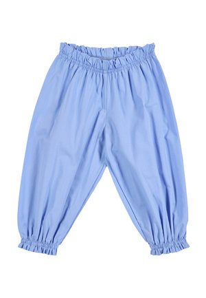 Vaaleansiniset joustovyötäröiset ja nilkkapituudet housut, jotka on valmistettu kevyestä kankaasta ja joissa on kerättyjä, röyhelöisiä reunoja valkoisella taustalla.