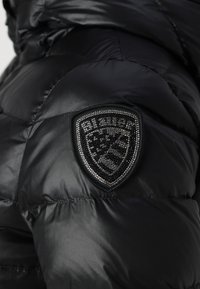 Blauer AGNES - Talvitakki - nero/red