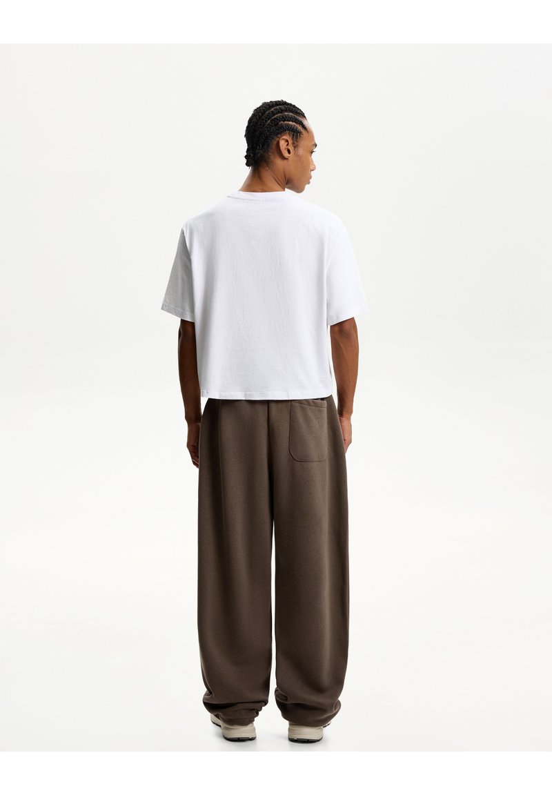 Bershka Pantaloni sportivi brown/marrone Zalando - Main Image
