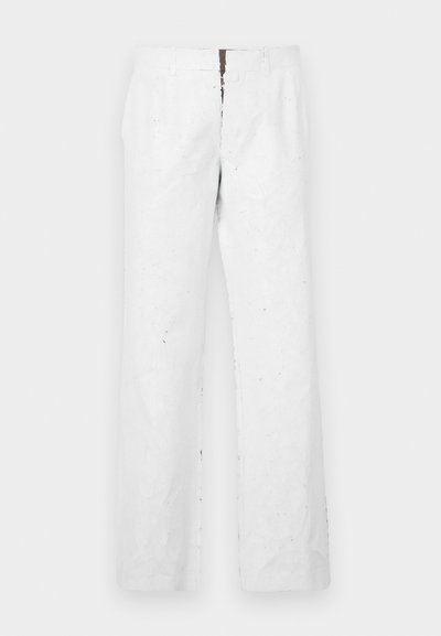 White, wide-leg trousers with a textured surface. Features a mid-rise waistband and a front zipper with metal closure.