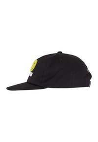 Fekete baseball sapka sárga mosolygós arccal és fehér felirattal hímezve az elején, oldalról bemutatva.