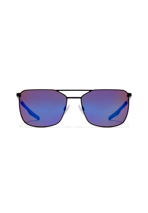 Ochelari de soare cu lentile rectangulare de gradient violet, cadru din metal negru și tampoane pentru nas transparente. Prezintă un design cu două punți.