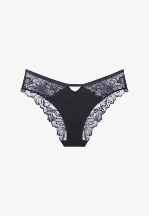 Črne hlačke v bikini slogu z zapletenim vijoličastim cvetličnim čipkastim detajlom ob pasu in odprtinah za noge, ki vsebujejo majhen kovinski obroček na vrhu centra.