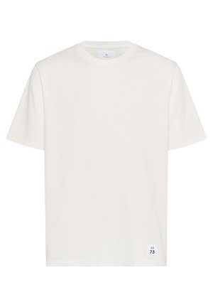 Valge lihtne T-särk, mis on valmistatud puuvillast, ümmarguse kaelaauguga ja lühikeste varrukatega. Väike silt vasakul allnurkas, millel on "M" ja "73".